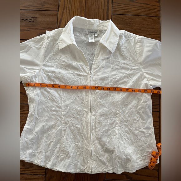 Zip up white blouse - Picture 6 of 7